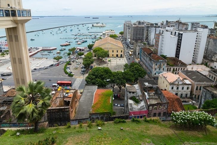 Salvador (BA), famosa por sua rica história e cultura, também está entre as cidades com maior custo de vida no Brasil. 