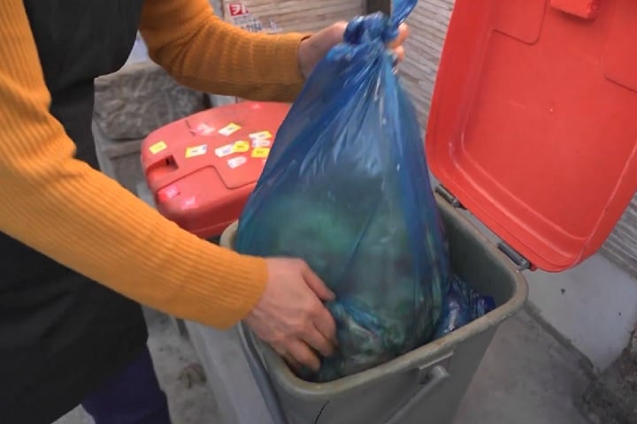 O processo tem rendido uma taxa de reciclagem de 97,5% dos restos de comida (cerca de 4,44 milhões de toneladas por ano são reaproveitadas).

-reprodução/youtube FRANCE 24 English
