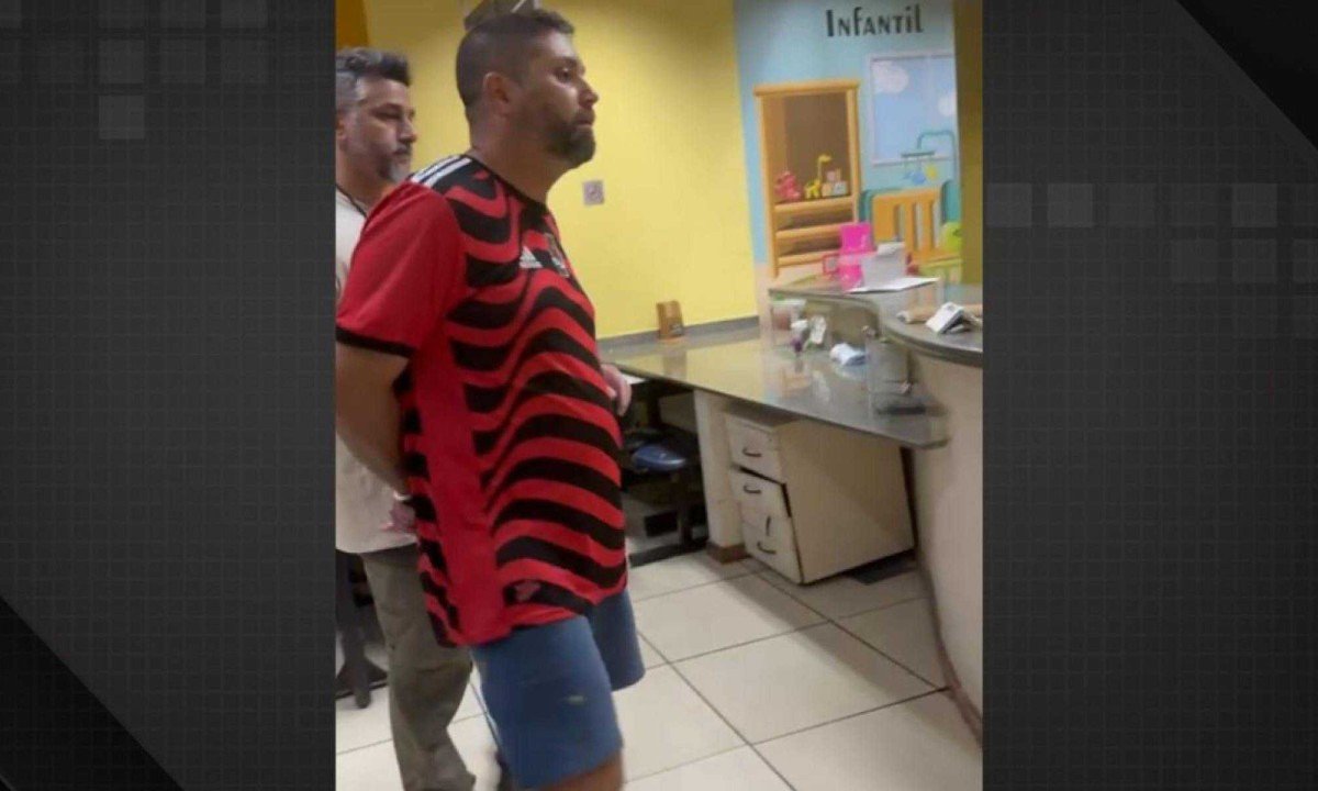 Homem que ameaçou a namorada dentro da Delegacia de Mulheres, no Rio de Janeiro, acabou preso -  (crédito: reprodução/redes sociais)