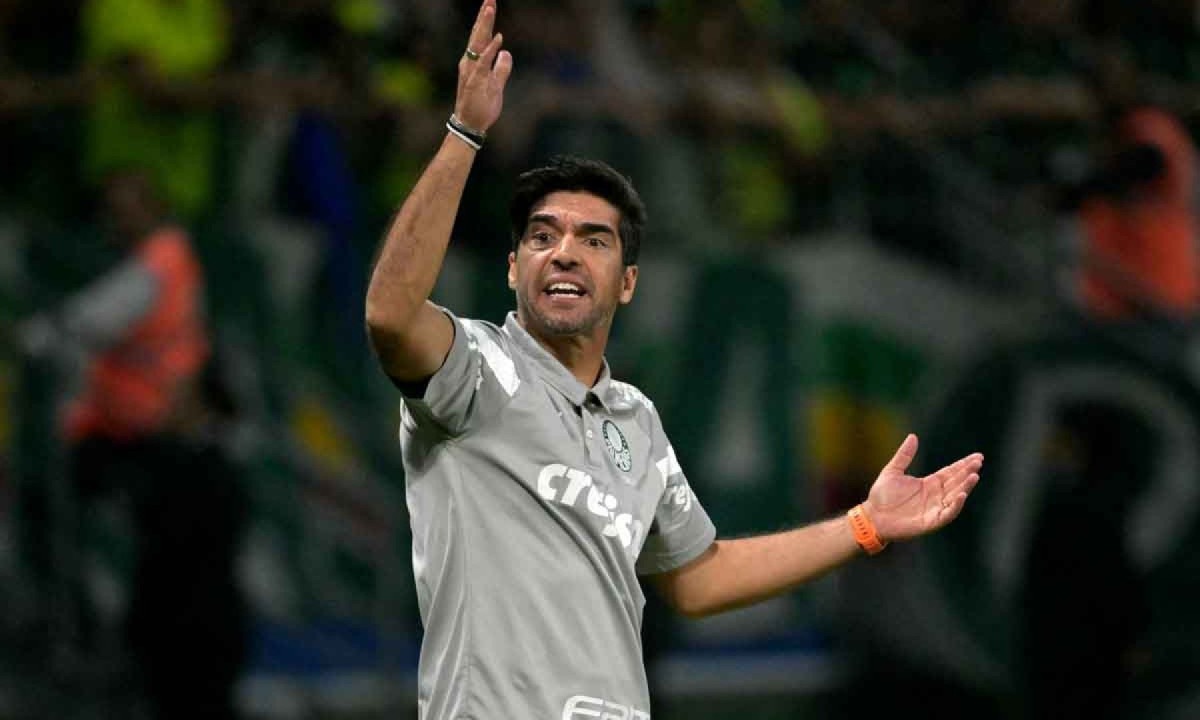 O técnico do Palmeiras, Abel Ferreira, que reclama da arbitragem com assiduidade, disse que o pênalti contra o Corinthians, pelo Paulistão, foi legítimo - (crédito: NELSON ALMEIDA / AFP – 21/1/25) O técnico do Palmeiras, Abel Ferreira, que reclama da arbitragem com assiduidade, disse que o pênalti contra o Corinthians, pelo Paulistão, foi legítimo - (crédito: NELSON ALMEIDA / AFP – 21/1/25)