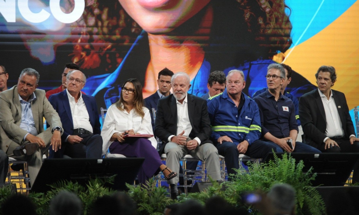O presidente Lula e o governador Zema visitaram nesta terça-feira a fábrica da Gerdau em Ouro Branco. Os políticos trocaram alfinetadas ao longo desta terça-feira -  (crédito: Alexandre Guzanshe/EM/D.A Press)