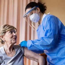 Os cientistas Katalin Karikó e Drew Weissman receberam o Prêmio Nobel de Medicina em 2023 por suas contribuições para o desenvolvimento de vacinas durante a pandemia -  (crédito: Getty Images)