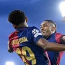 Raphinha iguala marca de Ronaldo e Barcelona elimina o Benfica na Champions - No Ataque Internacional