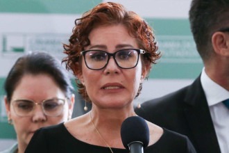 Fuga de Zambelli leva PGR a pedir o bloqueio de bens e acionar a Interpol