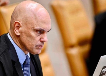 O ministro Alexandre de Moraes, do STF, derrubou a medida liminar que impedia o contato do presidente do PL, com o ex-presidente -  (crédito: Evaristo Sá/AFP – 20/9/23)