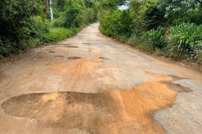 Os buracos tomam conta da estreita pista da MGC-259, entre Serro e Sabinópolis, dificultando a vida de quem precisa usar a rodovia, como estudantes de outras cidades  -  (crédito:  Evalaine Lima/Divulgação)