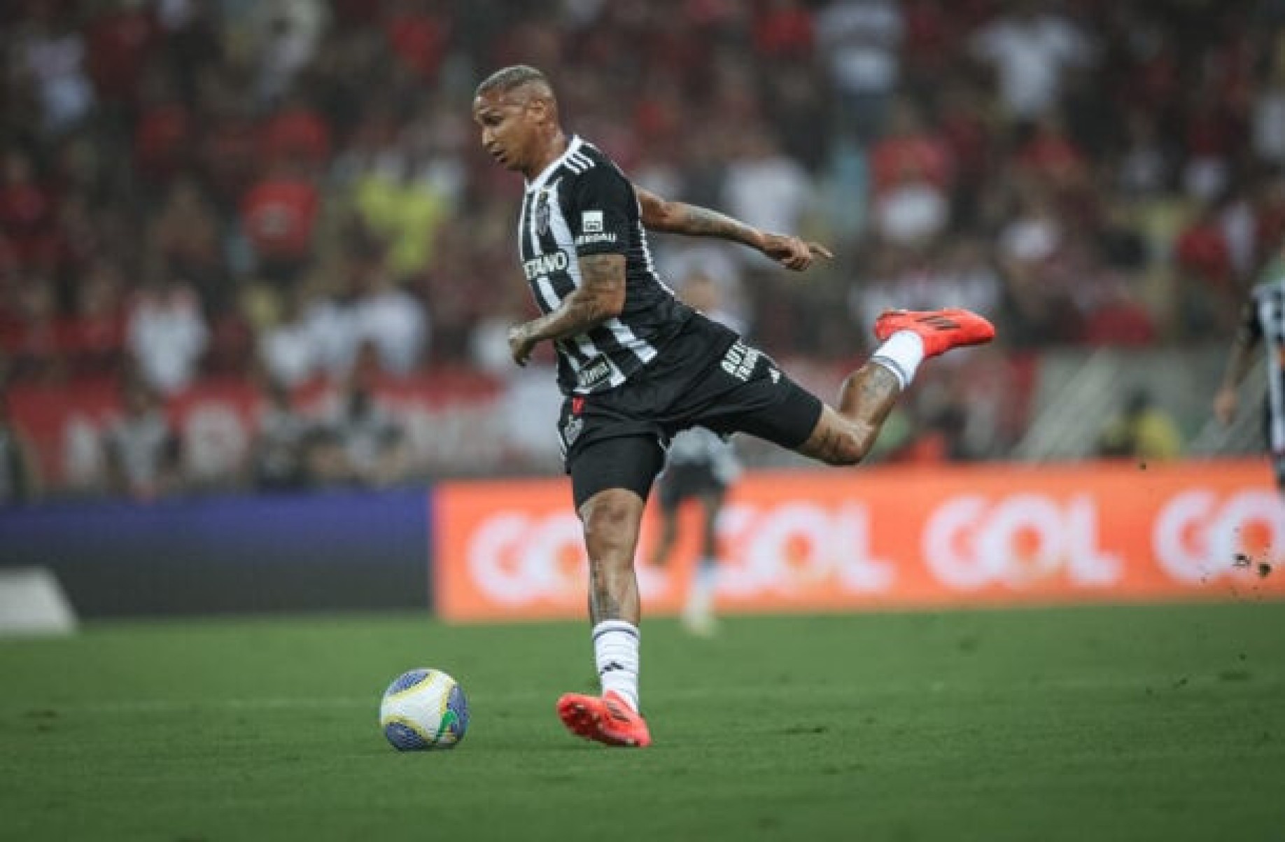 Valor da dívida do Atlético por Deyverson aumenta, e Cuiabá analisa cenários