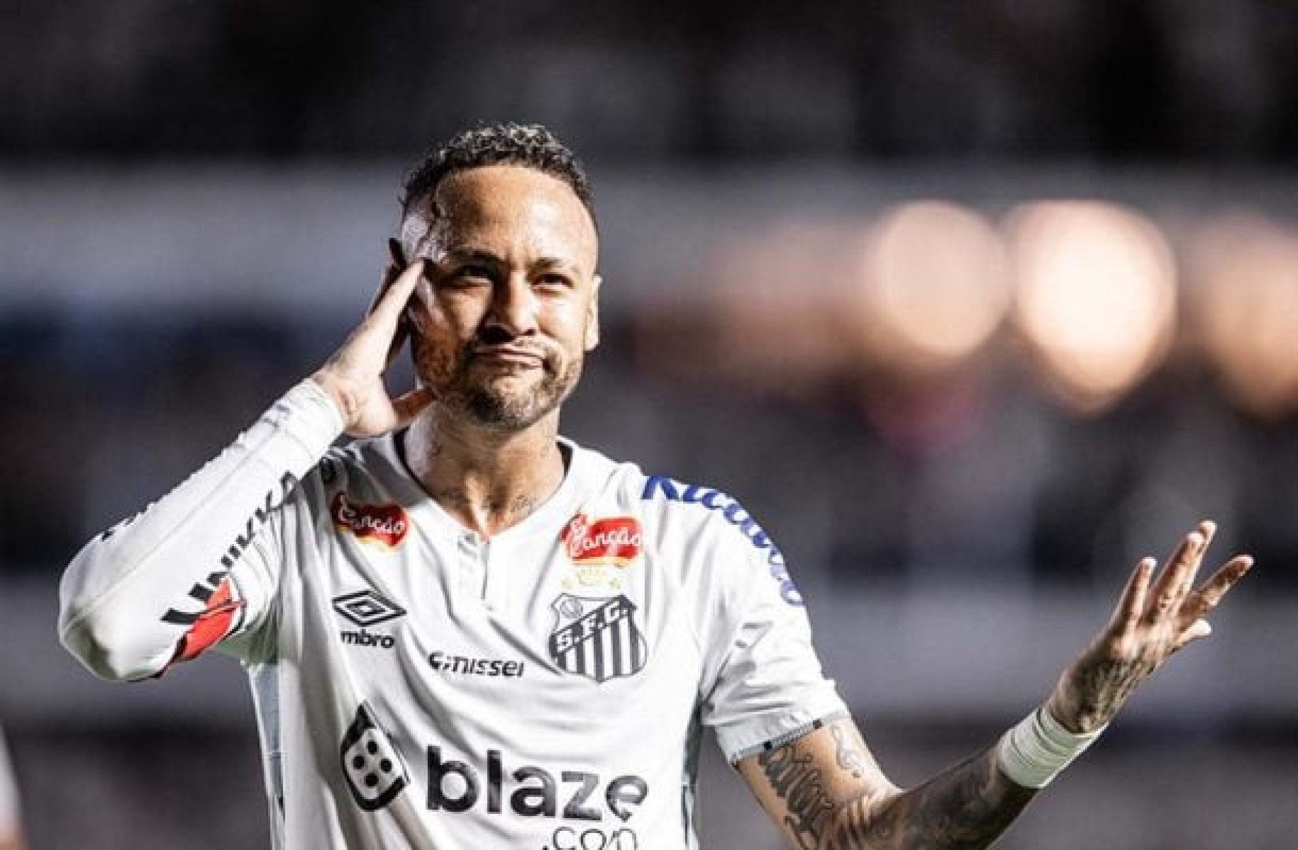 Ex-técnico vê desrespeito com Neymar em onda de críticas: ‘Deem porrada na hora certa’