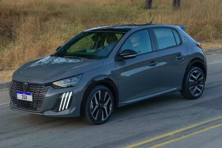 Outros dos mais íveis da lista — e com um dos designs mais arrojados —, o Peugeot 208 também é um dos mais econômicos em circulação no Brasil.