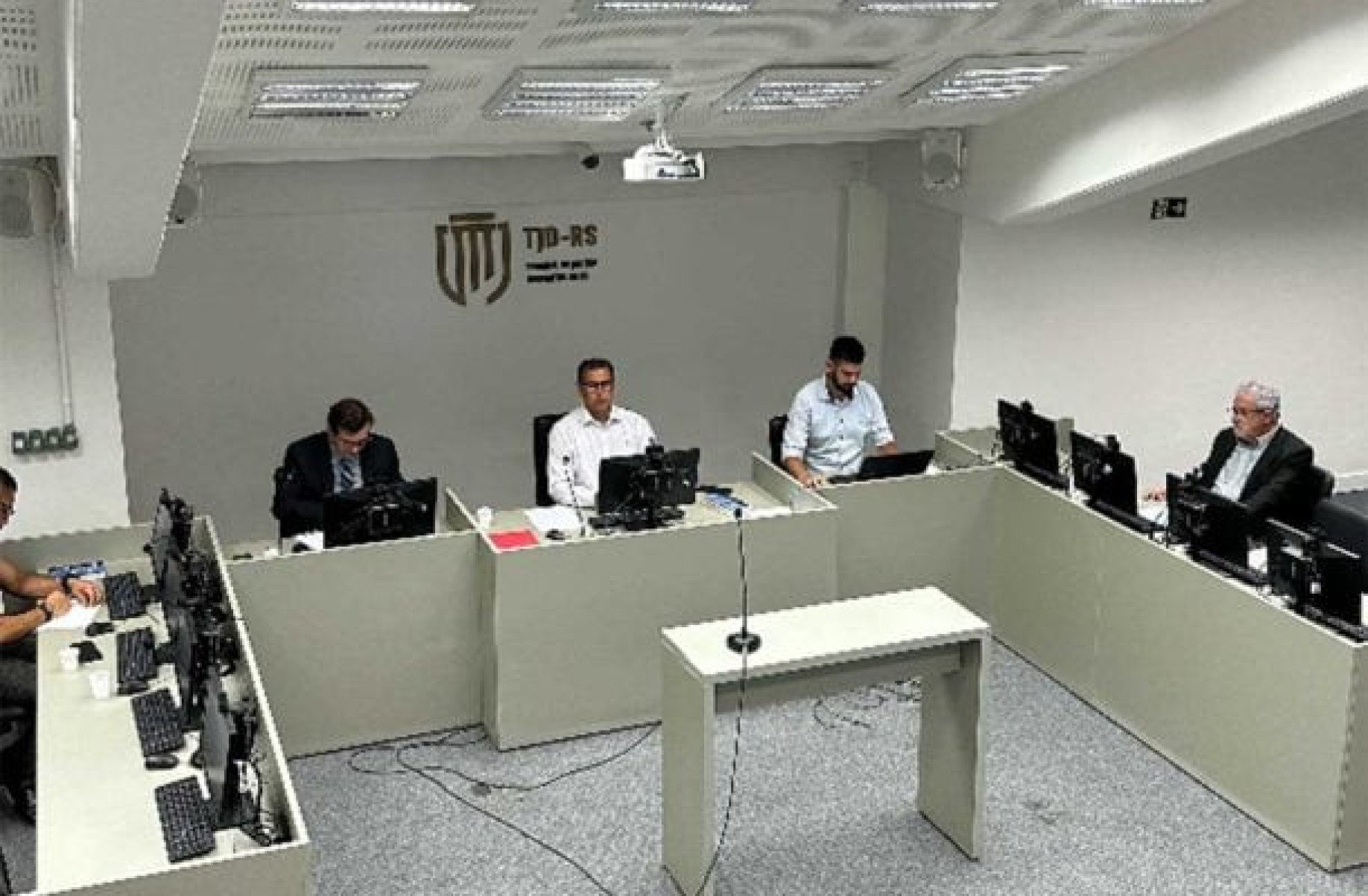 TJD adia julgamento de personagens da dupla Gre-Nal