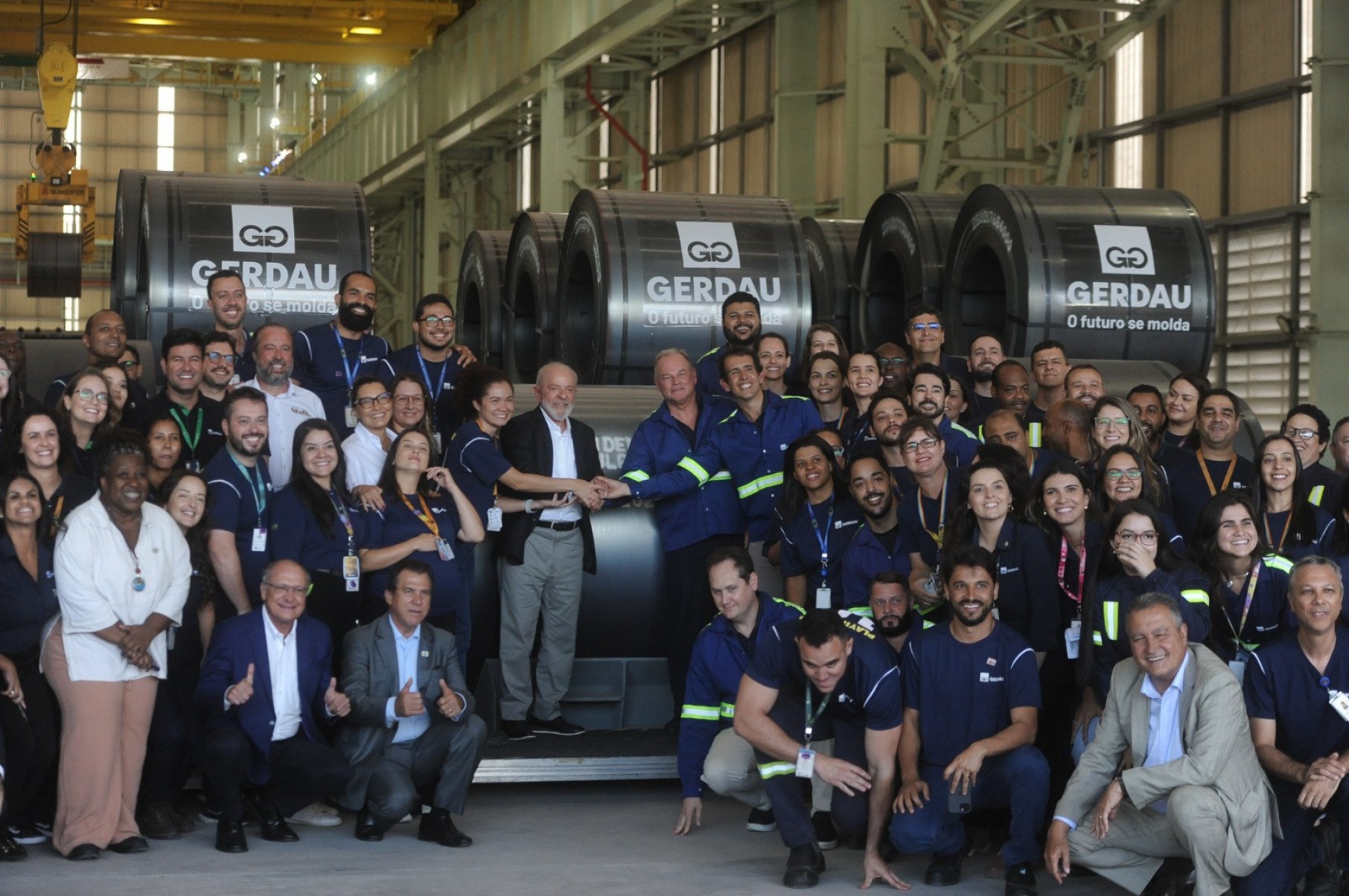 O presidente Lula e o governador Zema visitaram nesta terça-feira a fábrica da Gerdau em Ouro Branco. Os políticos trocaram alfinetadas ao longo desta terça-feira-Alexandre Guzanshe/EM/D.A Press