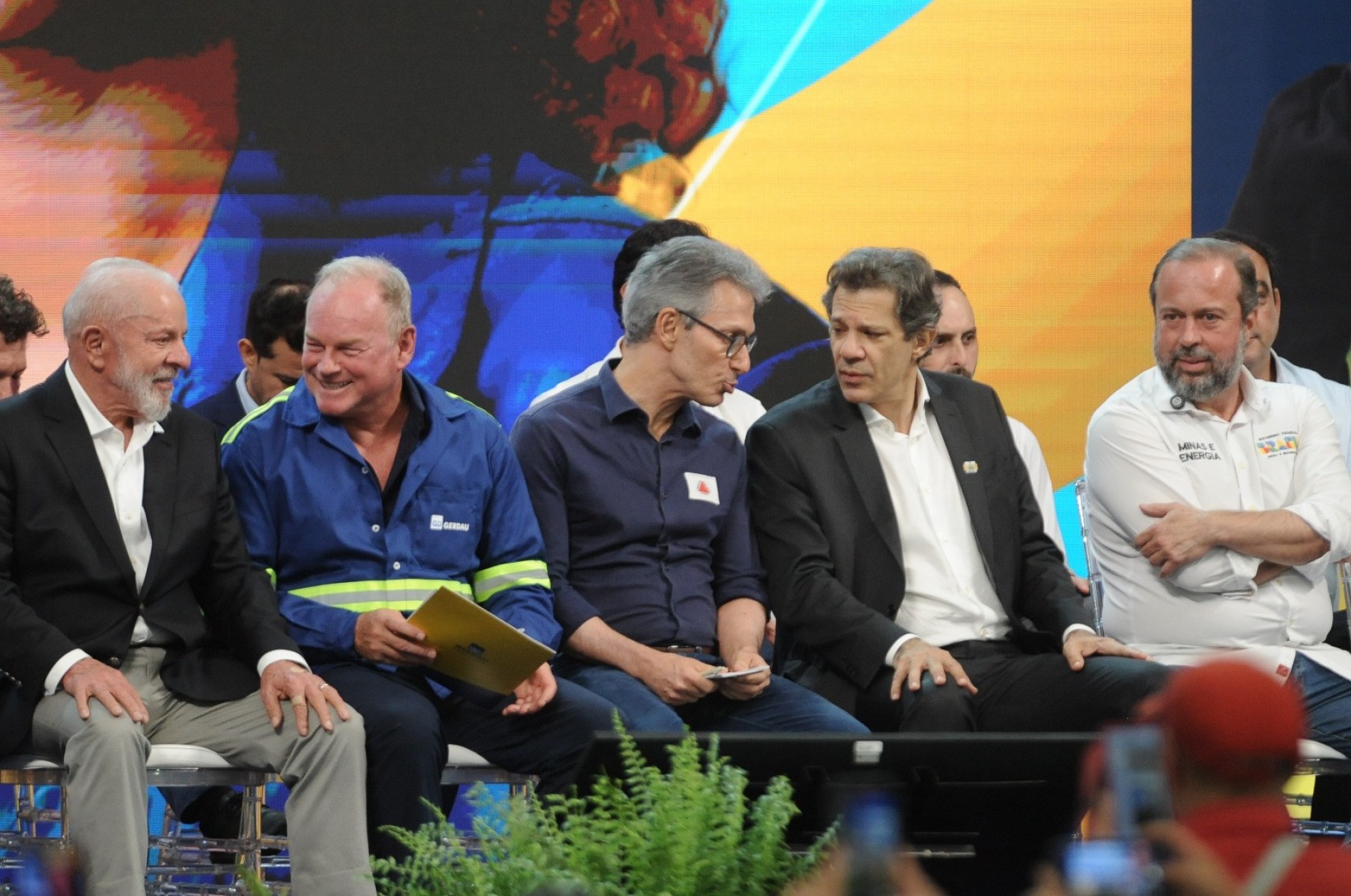 O presidente Lula e o governador Zema visitaram nesta terça-feira a fábrica da Gerdau em Ouro Branco. Os políticos trocaram alfinetadas ao longo desta terça-feira-Alexandre Guzanshe/EM/D.A Press