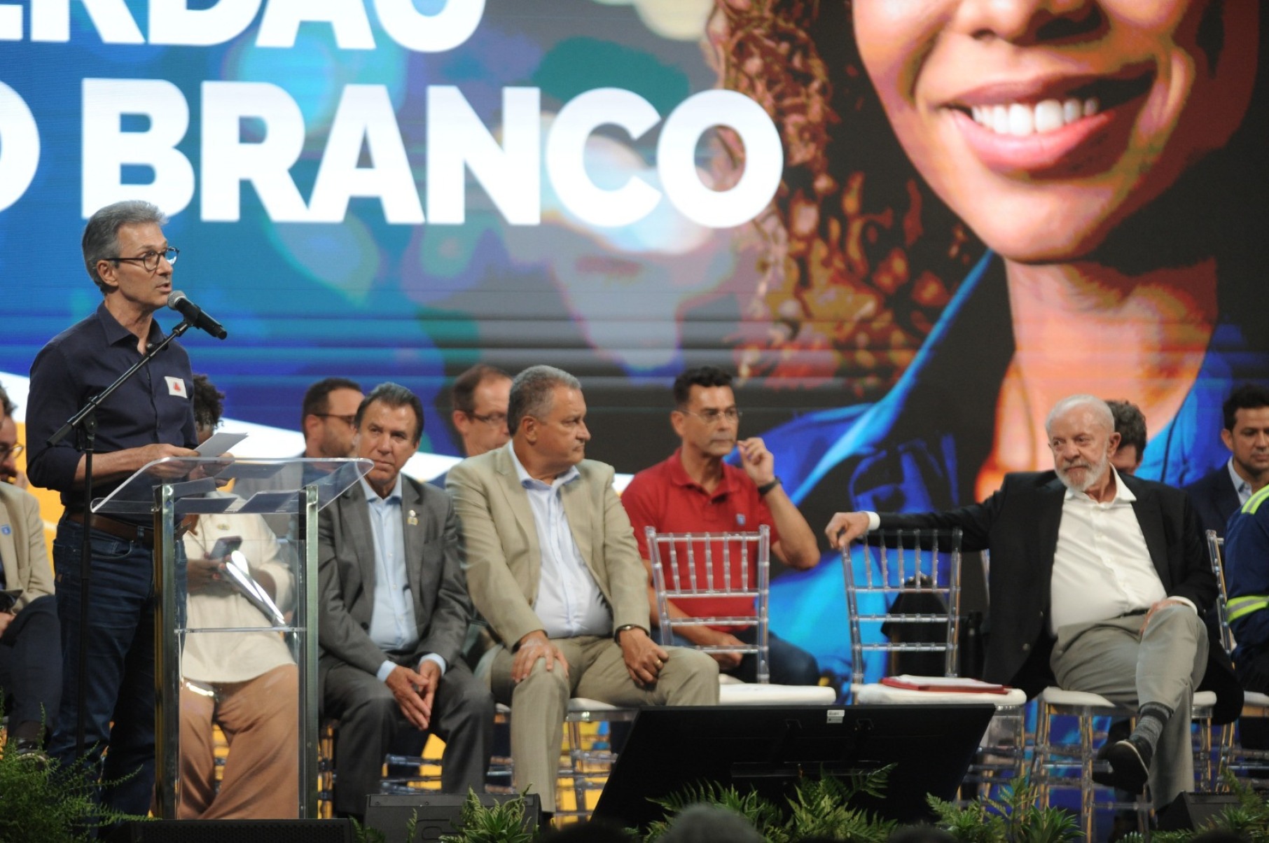 O presidente Lula e o governador Zema visitaram nesta terça-feira a fábrica da Gerdau em Ouro Branco. Os políticos trocaram alfinetadas ao longo desta terça-feira-Alexandre Guzanshe/EM/D.A Press