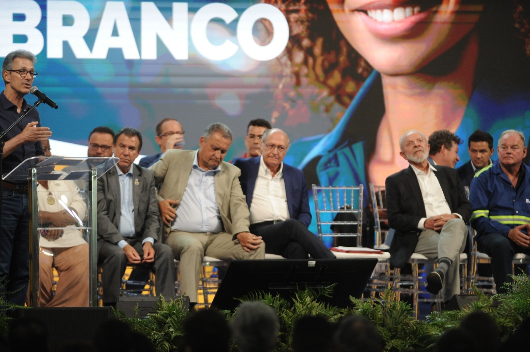 O presidente Lula e o governador Zema visitaram nesta terça-feira a fábrica da Gerdau em Ouro Branco. Os políticos trocaram alfinetadas ao longo desta terça-feira-Alexandre Guzanshe/EM/D.A Press