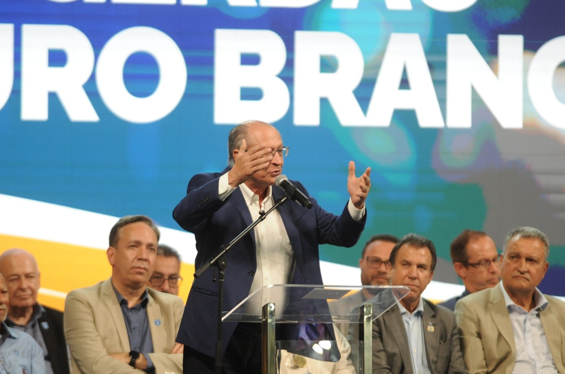 O presidente Lula e o governador Zema visitaram nesta terça-feira a fábrica da Gerdau em Ouro Branco. Os políticos trocaram alfinetadas ao longo desta terça-feira-Alexandre Guzanshe/EM/D.A Press
