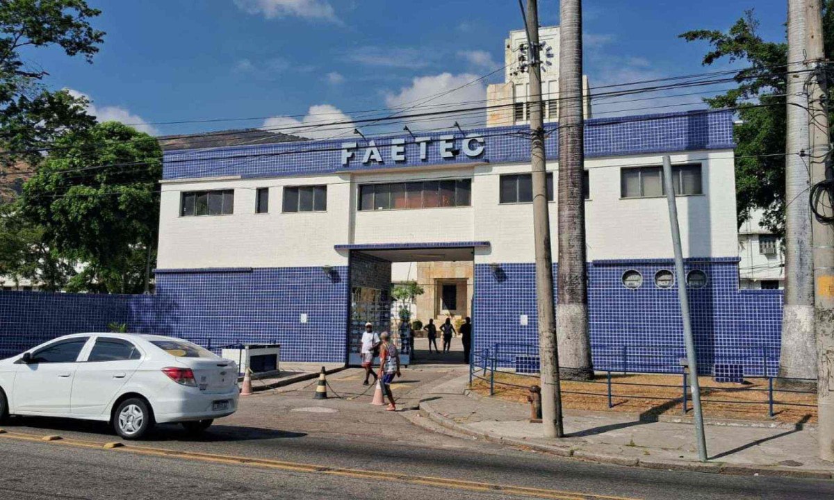 Fachada da FAETEC de Quintino, no Rio de Janeiro -  (crédito: Cyro Neves/Rádio Tupi)