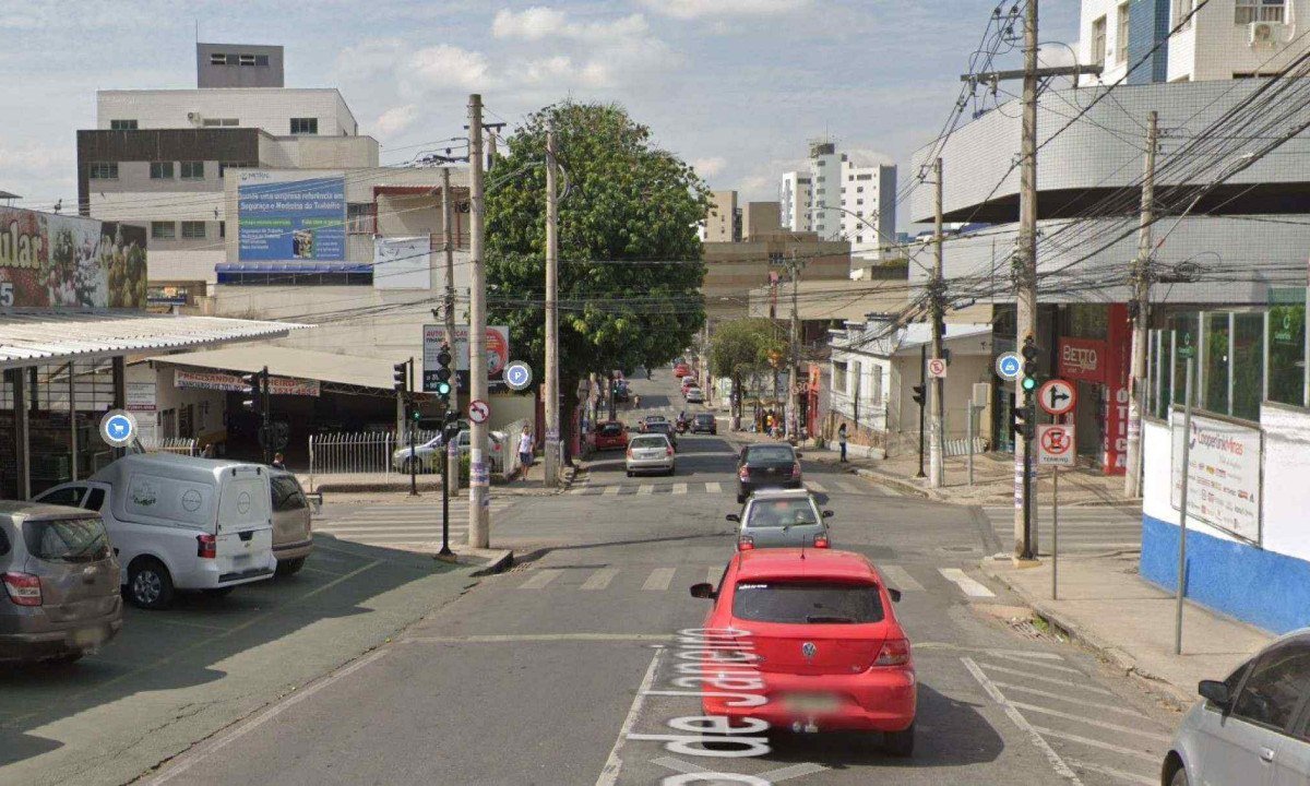Comerciantes  relatam que o semáforo  apresenta falhas desde novembro de 2024 -  (crédito: Reprodução/ Google Street )