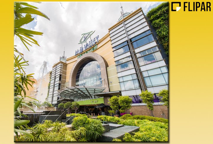 Finalizado em 1999, Ã© um complexo composto por uma torre com 30 escritÃ³rios e um shopping de cinco andares, incluindo dois hotÃ©is com mais de 640 quartos. 