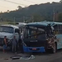 BR-381: acidente entre ônibus e caminhão deixa trânsito lento na Grande BH - Reprodução/Redes sociais
