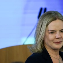  Gleisi concentra negociações e busca relação direta com líderes