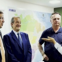 Bolsonaro defende Eduardo em comissão e exalta elo com Trump
