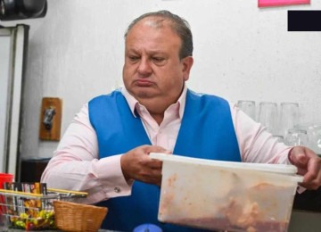 Erick Jacquin passou mal com alimentos vencidos em geladeira de restaurante -  (crédito: Reprodução / Band)