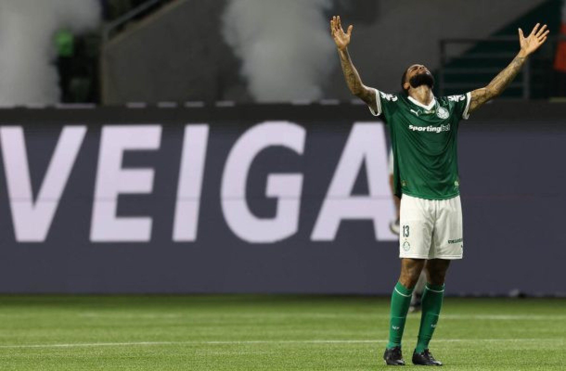 Micael surpreende em início no Palmeiras e briga por vaga nos 11 iniciais