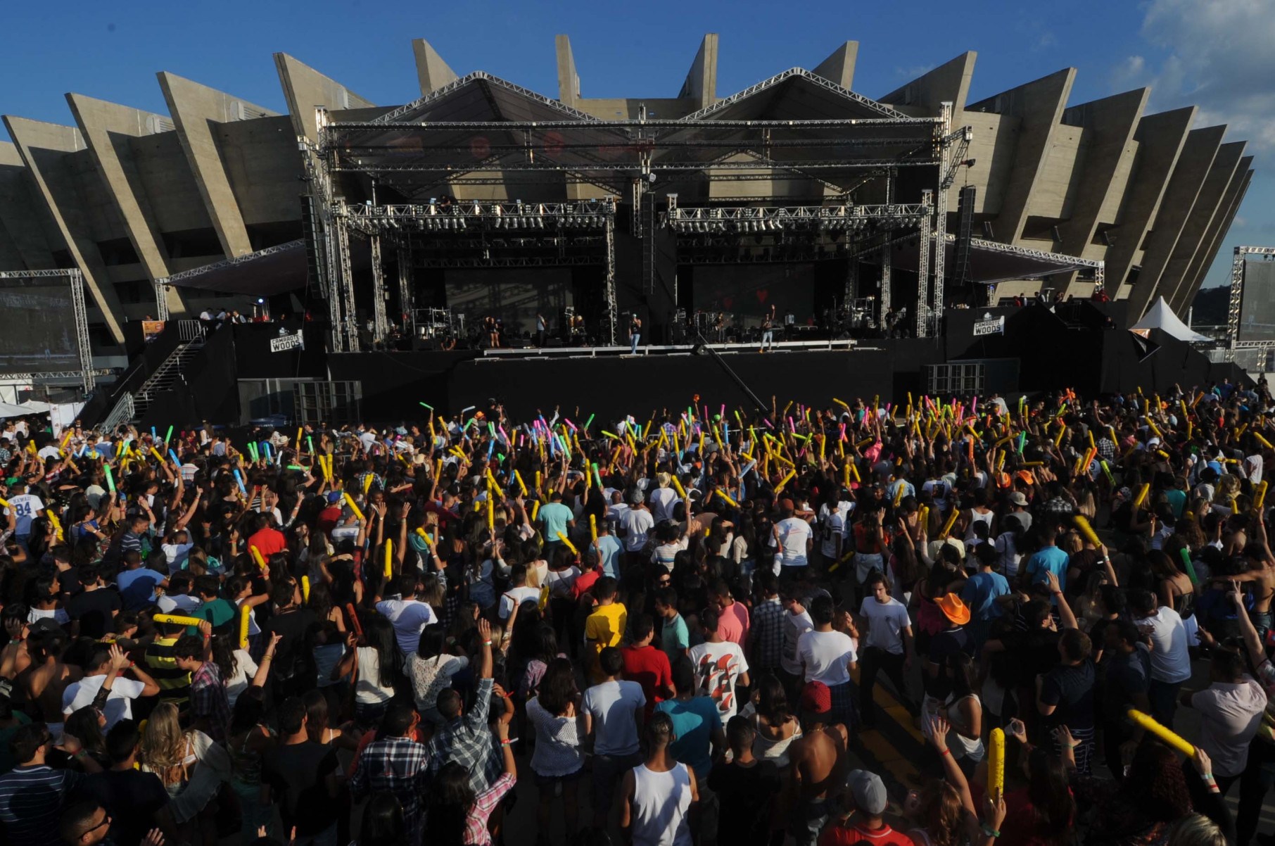 Esplanada do Mineirão, em BH, lotada durante festival de música sertaneja