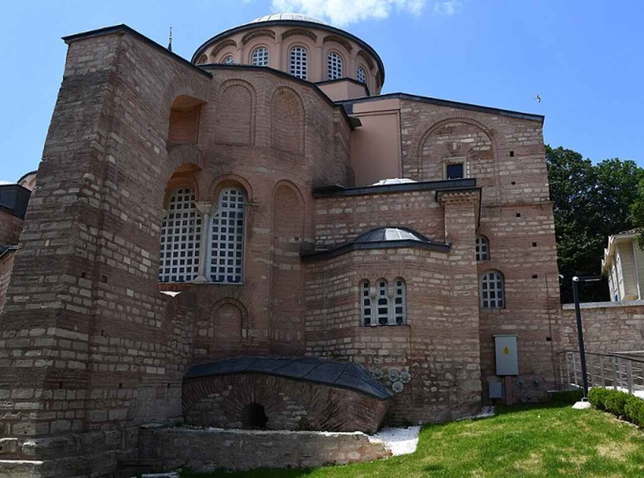 Igreja de SÃ£o Salvador em Chora (Kariye MÃŒzesi) - Esta igreja bizantina, construÃ­da no sÃ©culo IV e renovada no sÃ©culo XI, Ã© famosa por seus belos mosaicos e afrescos. Representando cenas do Novo Testamento, Ã© um exemplo excepcional da arte bizantina.