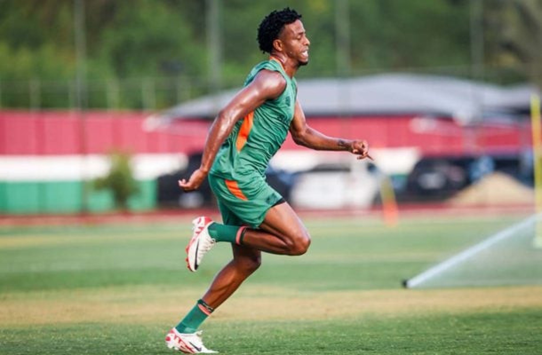 Após completar 100 jogos, Keno relembra chegada ao Fluminense: ‘Que acolhimento’