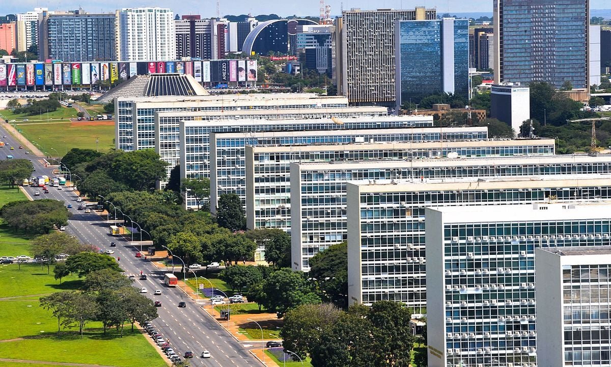 Brasília (DF)- 71,25 pontos - Com planejamento urbano exemplar, tem áreas verdes e organização. É o centro do poder político, com boas oportunidades de trabalho. Oferece excelente infraestrutura cultural e educacional.