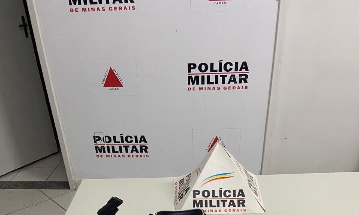 Dois colombianos s&atilde;o presos com arma e drogas durante abordagem em Governador Valadares -  (crédito: PMMG)