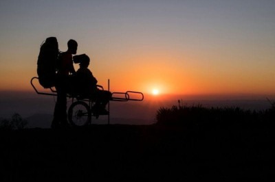 Cadeira adaptada 'Julietti', que possibilita a pessoas com deficiência motora desfrutar das trilhas e das belezas da natureza -  (crédito: ONG Montanha para Todos)