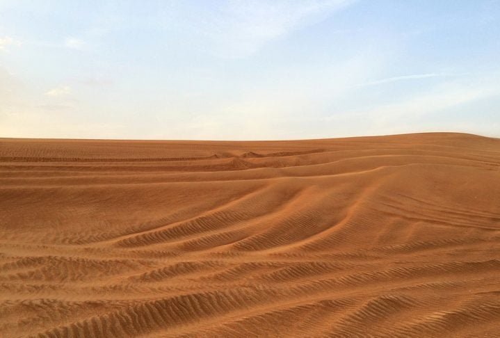 O deserto do Iraque faz parte do vasto deserto da ArÃ¡bia, cobrindo grande parte da regiÃ£o ocidental e sudoeste do paÃ­s.
