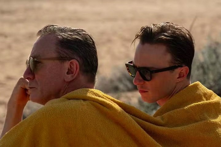 Na trama, que se passa na Cidade do México dos anos 1950, Craig interpreta um expatriado americano de meia-idade que se apaixona por um jovem estudante bem mais novo do que ele.