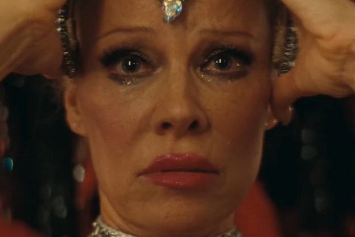 O enredo gira em torno de uma dançarina experiente que se vê tendo que planejar o futuro quando seu show é encerrado abruptamente após 30 anos de duração.