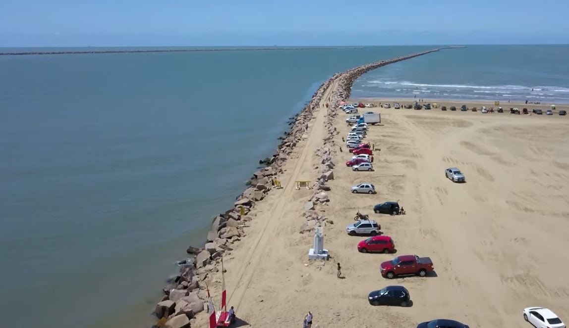 1ª Praia do Cassino - Rio Grande do Sul - Brasil - 235km - A Praia do Cassino, situada na cidade de Rio Grande, no Rio Grande do Sul, é a maior praia do planeta. 