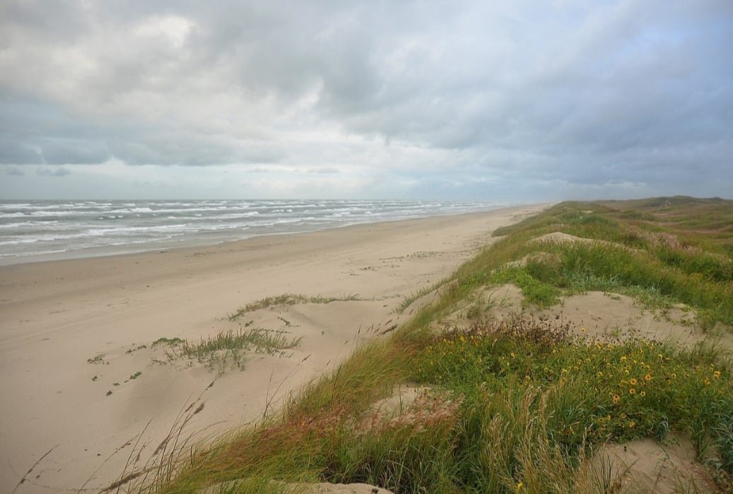 5ª Padre Island Beach - Texas - Estados Unidos - 110km - A Island Beach está localizada na costa de Padre Island, que é a maior das ilhas de barreiras do Texas e a mais longa dos Estados Unidos. 