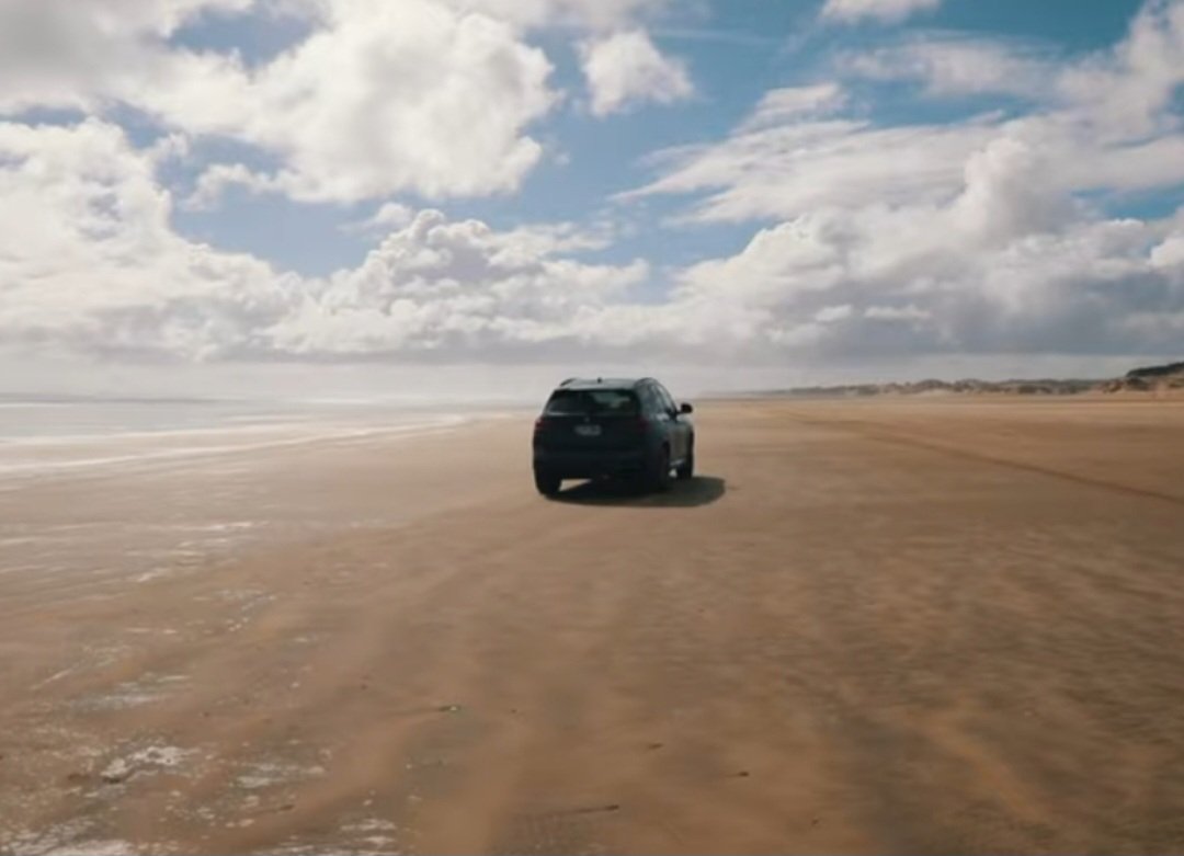 Além disso, pessoas que vão à praia com carros que têm tração nas quatro rodas também curtem uma aventura no local. 