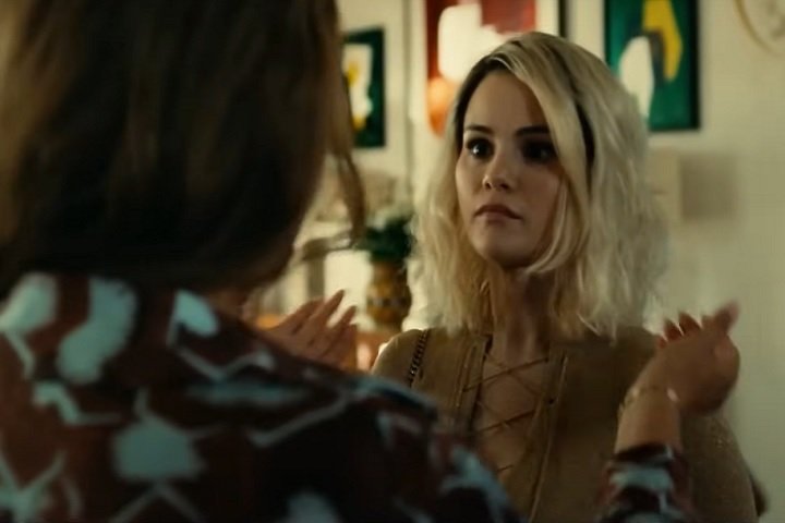 Na trama, Gomez interpreta Jessi Del Monte, esposa do traficante Menitas Del Monte (Karla Sofía Gascón).