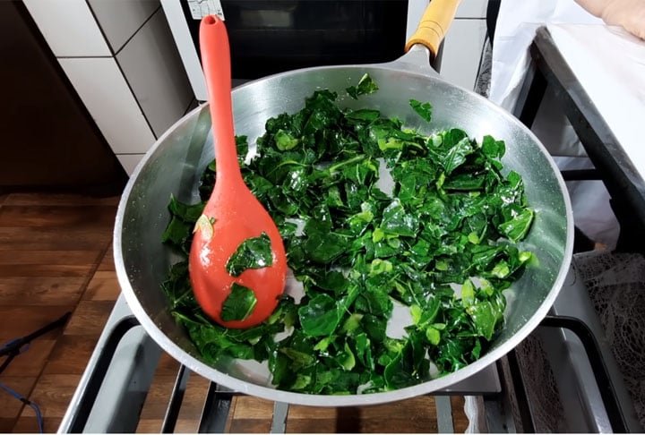 O EPA, por sua vez, gera compostos que atenuam as inflamações corporais, contribuindo para a melhoria de condições como artrite reumatoide, controle de níveis de colesterol, obesidade e enfermidades cardiovasculares.