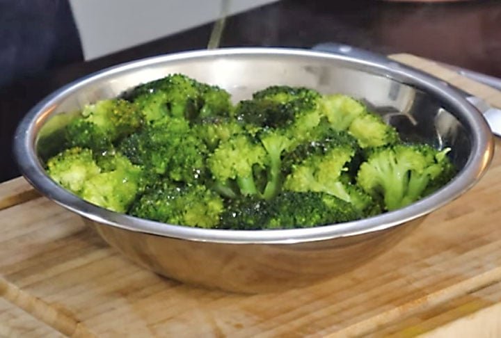 Entre as verduras, espinafre, brócolis e couve são fontes de ômega 3. O consumo regular dessas três pode contribuir para uma dieta equilibrada e promover bem-estar.