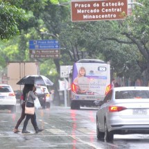 Volume de chuva pode vir acompanhado de raios e rajadas de vento -  (crédito: Leandro Couri/EM/D.A. Press)