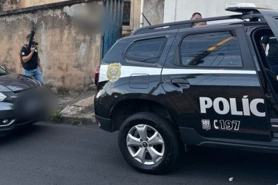 Polícia Civil cumpriu mandados de busca e apreensão e prisão preventiva na casa da investigada em um bairro na Região Centro-Sul de Belo Horizonte -  (crédito: PCMG/Divulgação)