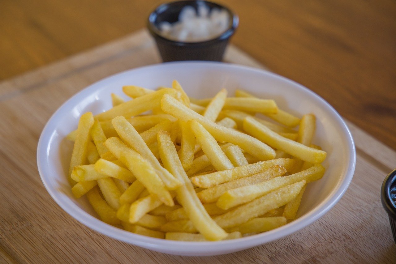 A técnica de fritura só foi popularizada no século XIX, quando a batata frita se tornou uma especialidade culinária amplamente consumida na Europa. 