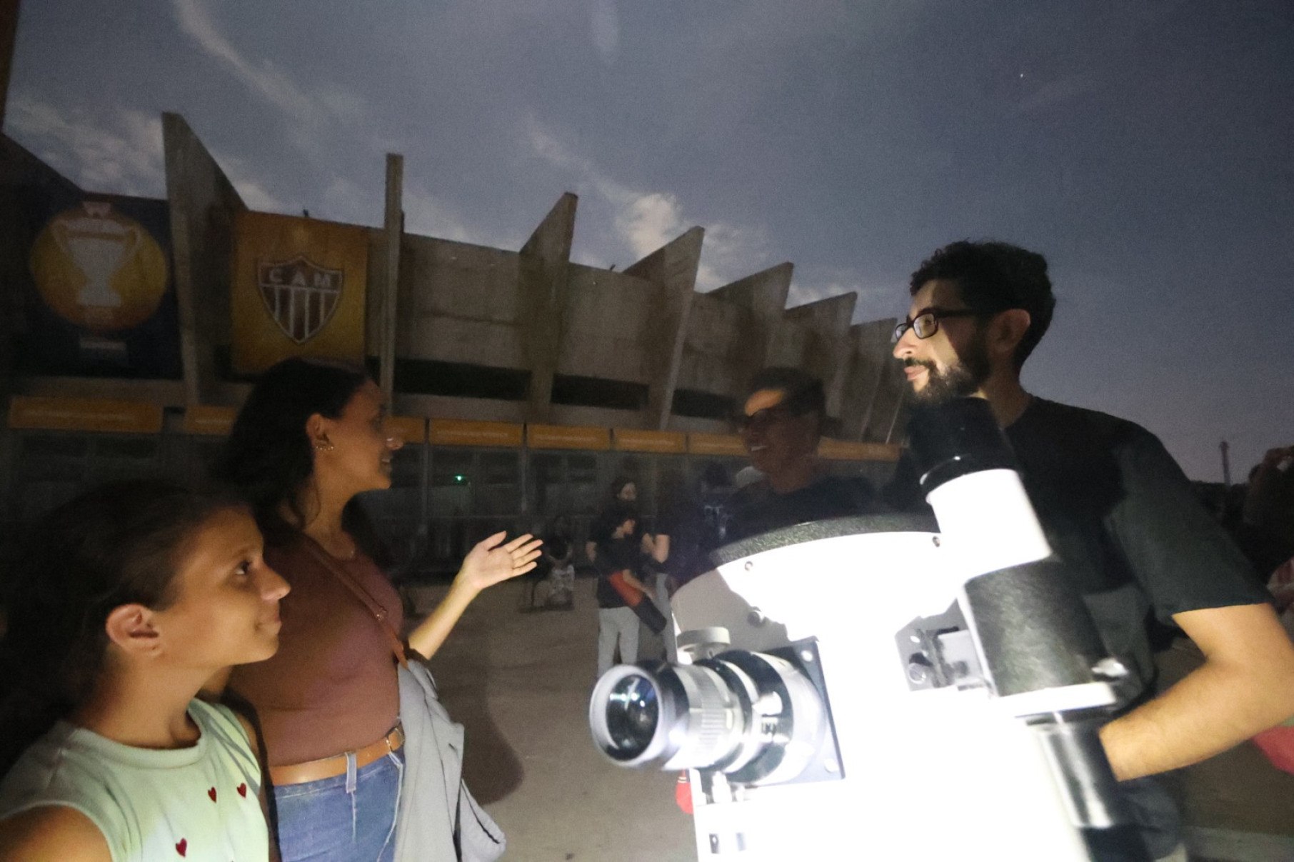 Público contou com o apoio de grupos da UFMG para observação do eclipse-Marcos Vieira/EM/D.A. Press