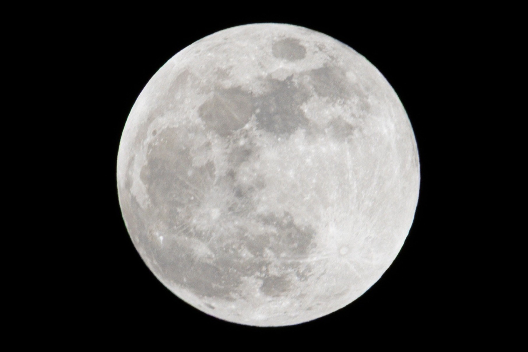  FenÃŽmeno ocorre cerca de duas vezes por ano, quando o Sol, a Terra e a Lua, em sua fase cheia, estÃ£o perfeitamente alinhados