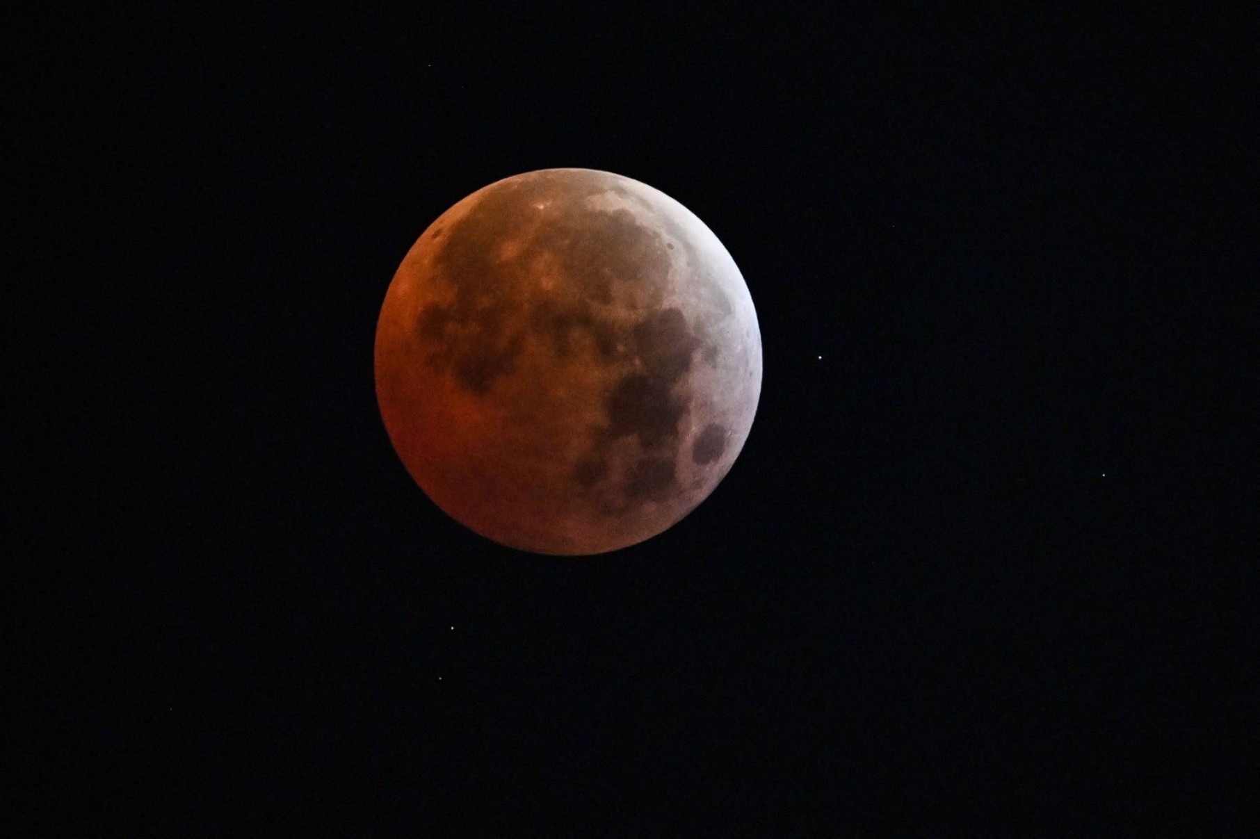  FenÃŽmeno ocorre cerca de duas vezes por ano, quando o Sol, a Terra e a Lua, em sua fase cheia, estÃ£o perfeitamente alinhados