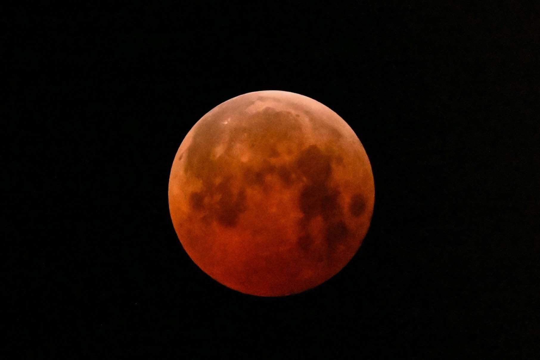  FenÃŽmeno ocorre cerca de duas vezes por ano, quando o Sol, a Terra e a Lua, em sua fase cheia, estÃ£o perfeitamente alinhados