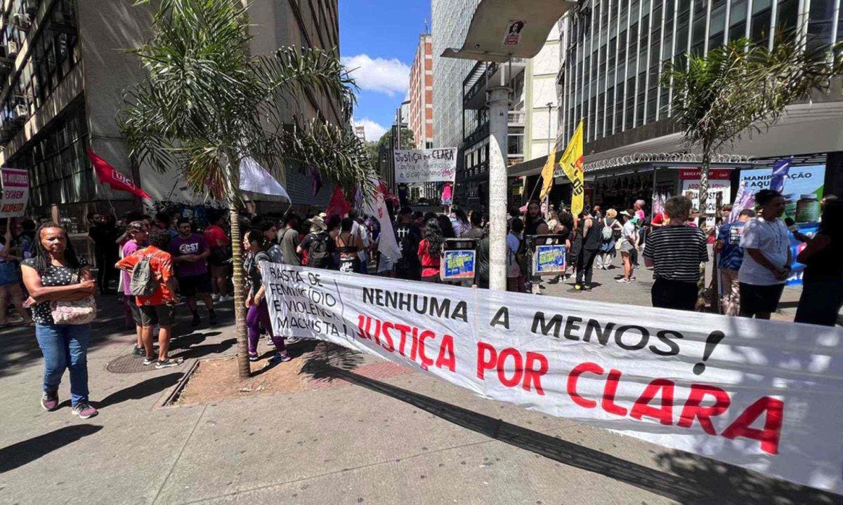 Manifestantes cobram justiça pelo caso Maria Clara na Praça 7, no centro de BH -  (crédito: Edésio Ferreira/EM/D.A.Press)